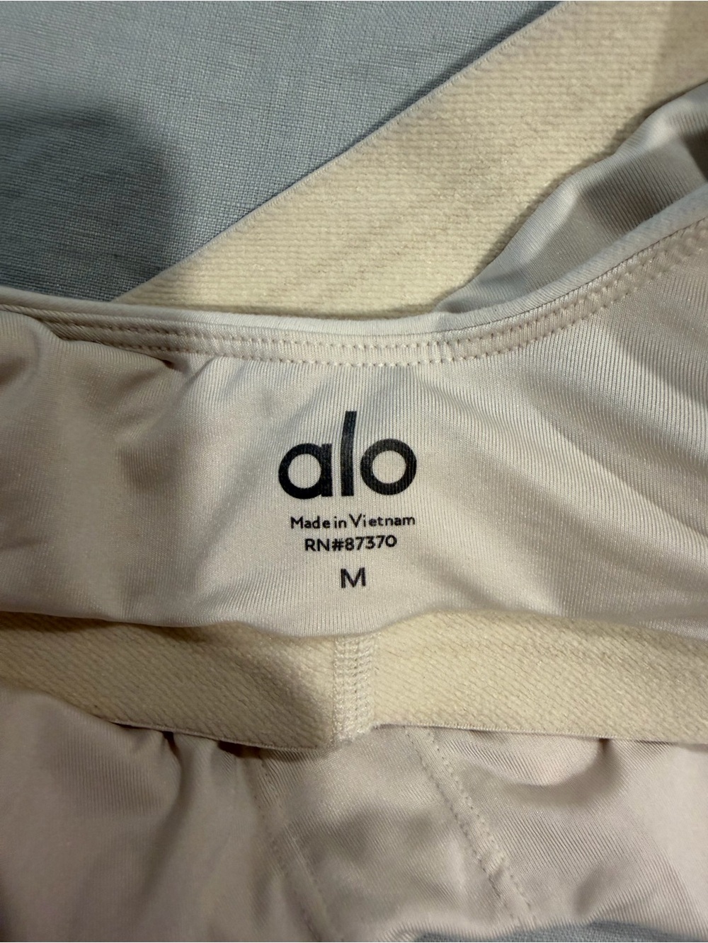 ALO Heartthrob sports bra - Oat Milk - Picture 2 of 4